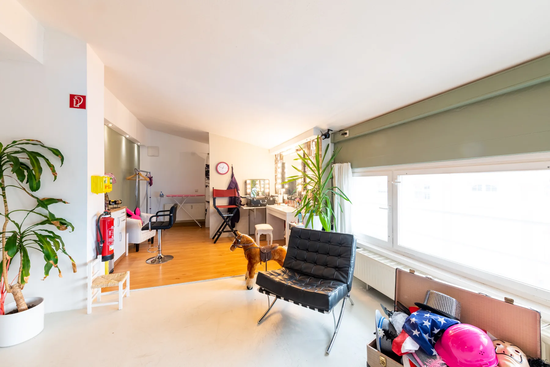 Bright adjoining room for preparation